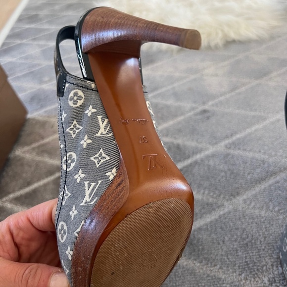 Louis Vuitton Peep Toe Sandals with Wooden Heel - Picture 3 of 9